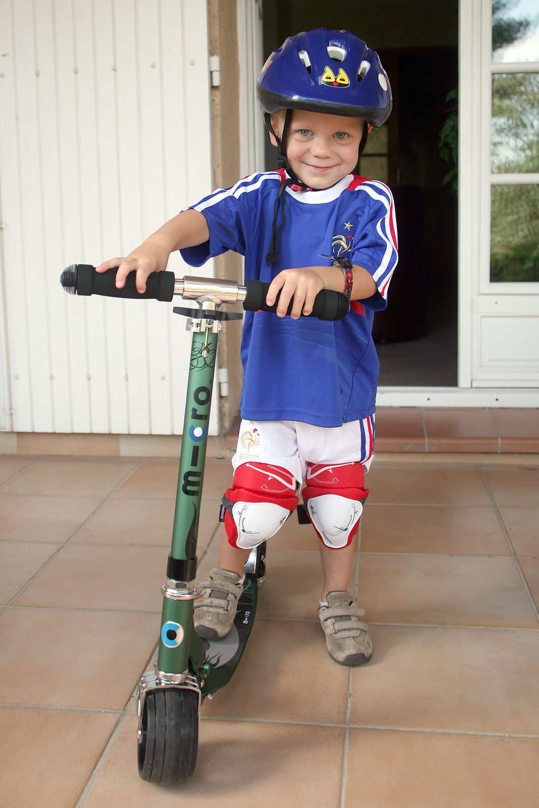 enfant-trottinette-casque-activite_1