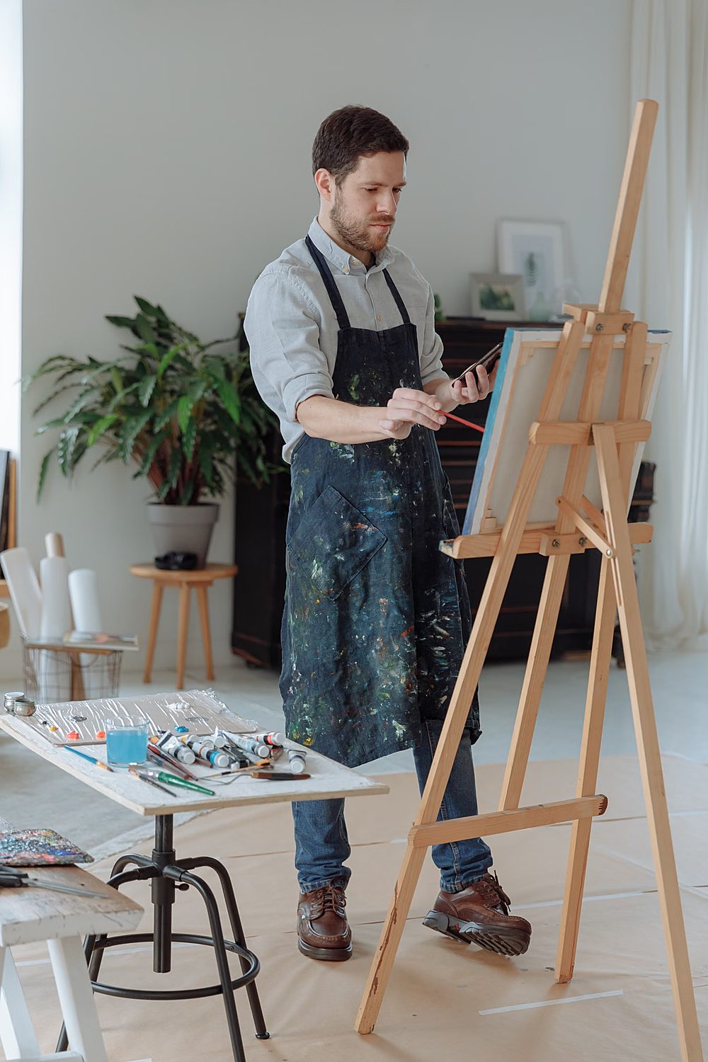 Artiste peintre sur toile atelier Sénégal