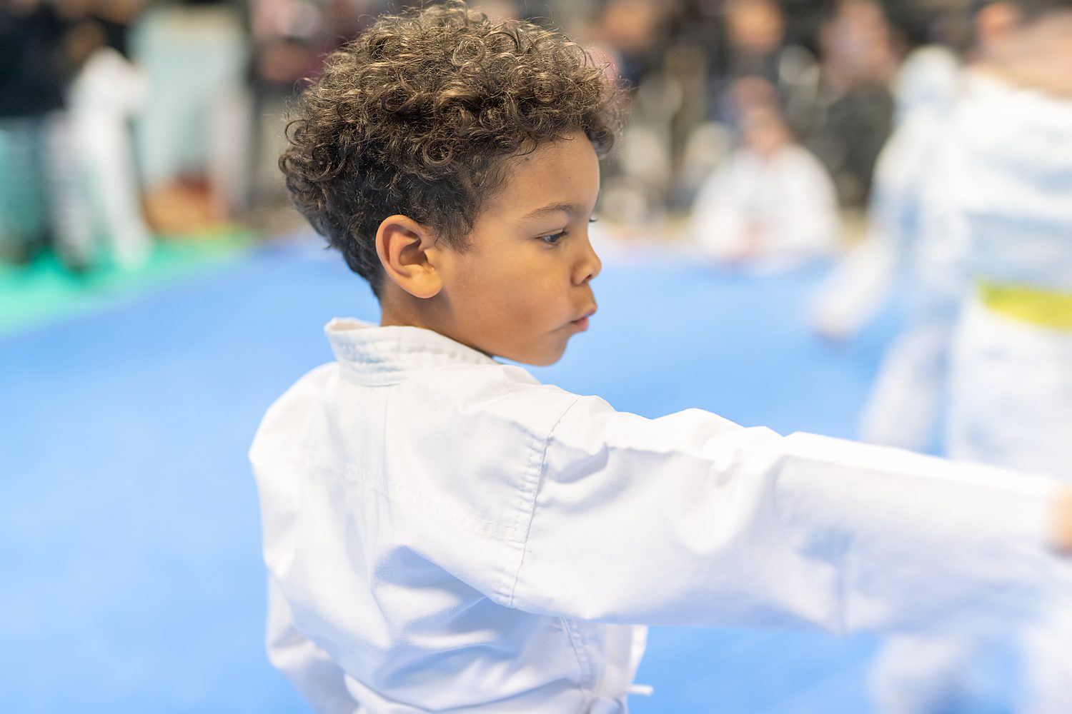 Arts martiaux jeune karateka africain Sénégal