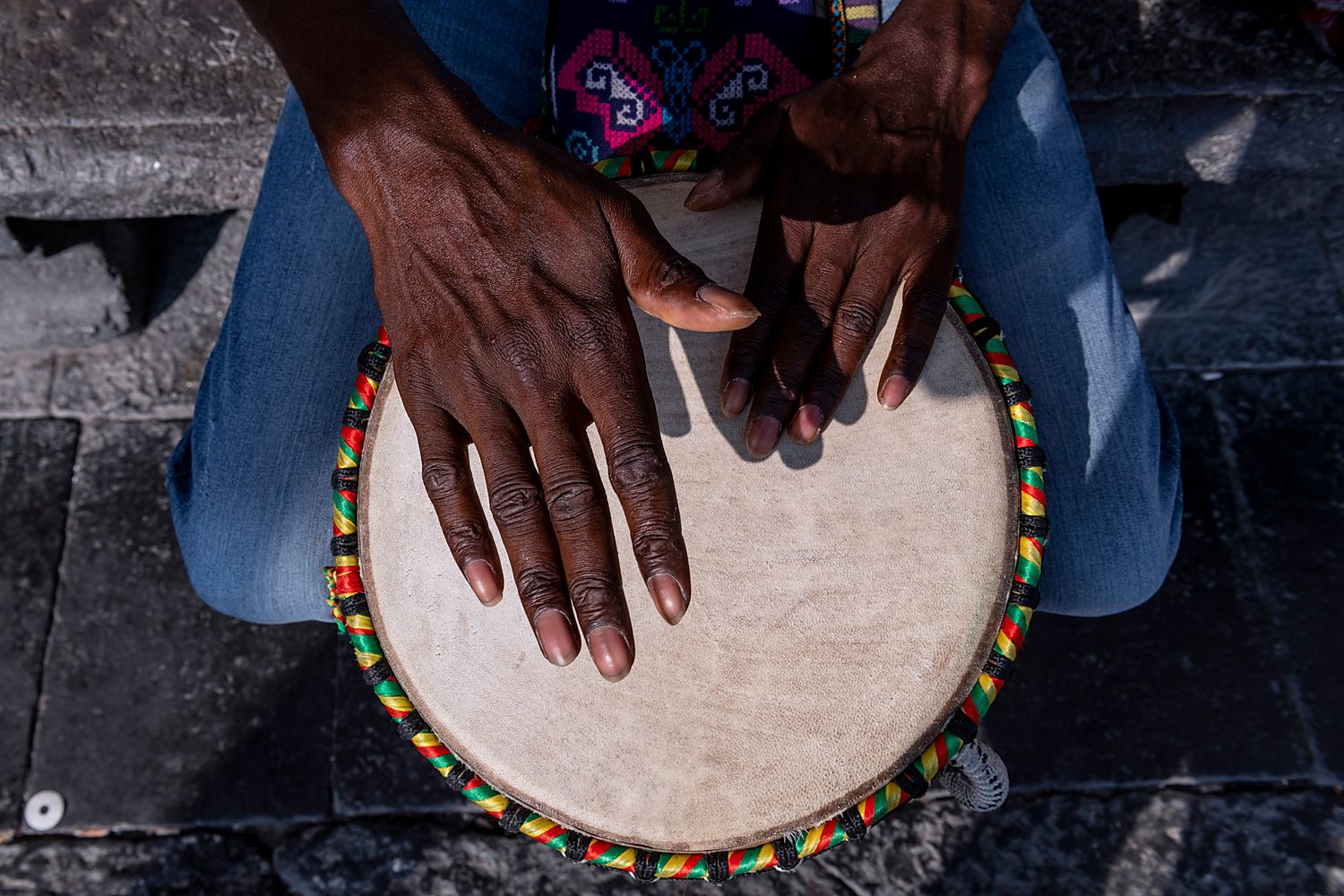 Cours de percussions djembé & sabar — Ngaparou, Sénégal Cours de percussions djembé & sabar — Ngaparou, Sénégal