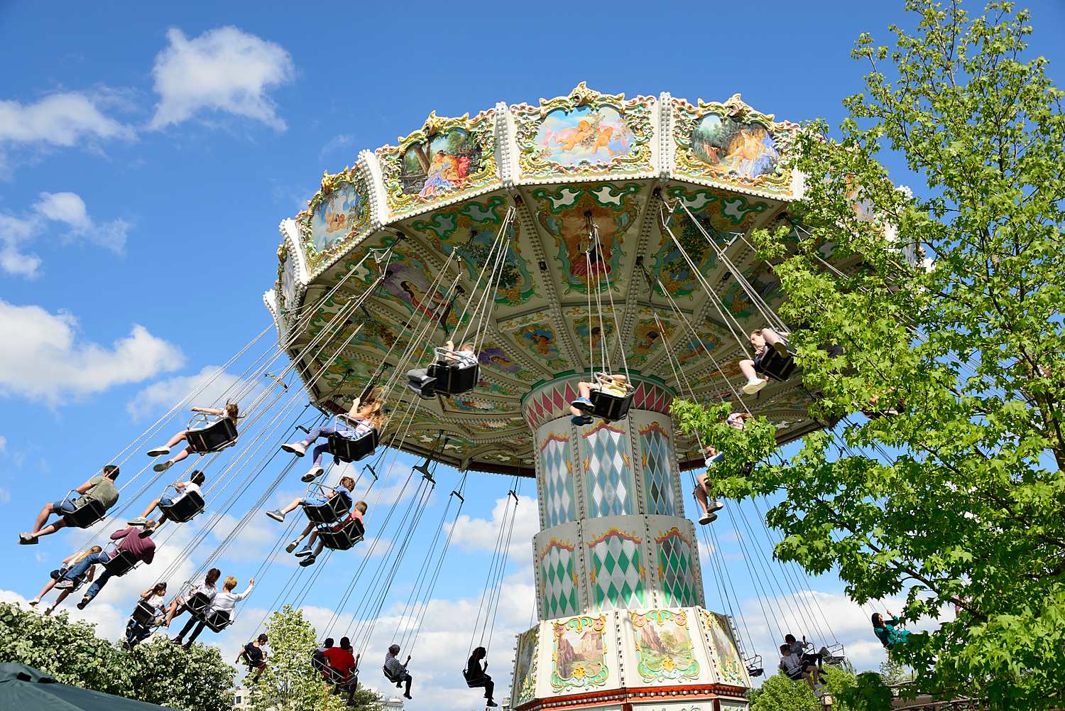 Manege de chaises volantes a neuilly sur seine france le Sénégal 2