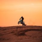 Motocross dans les dunes — Lac Rose, Sénégal