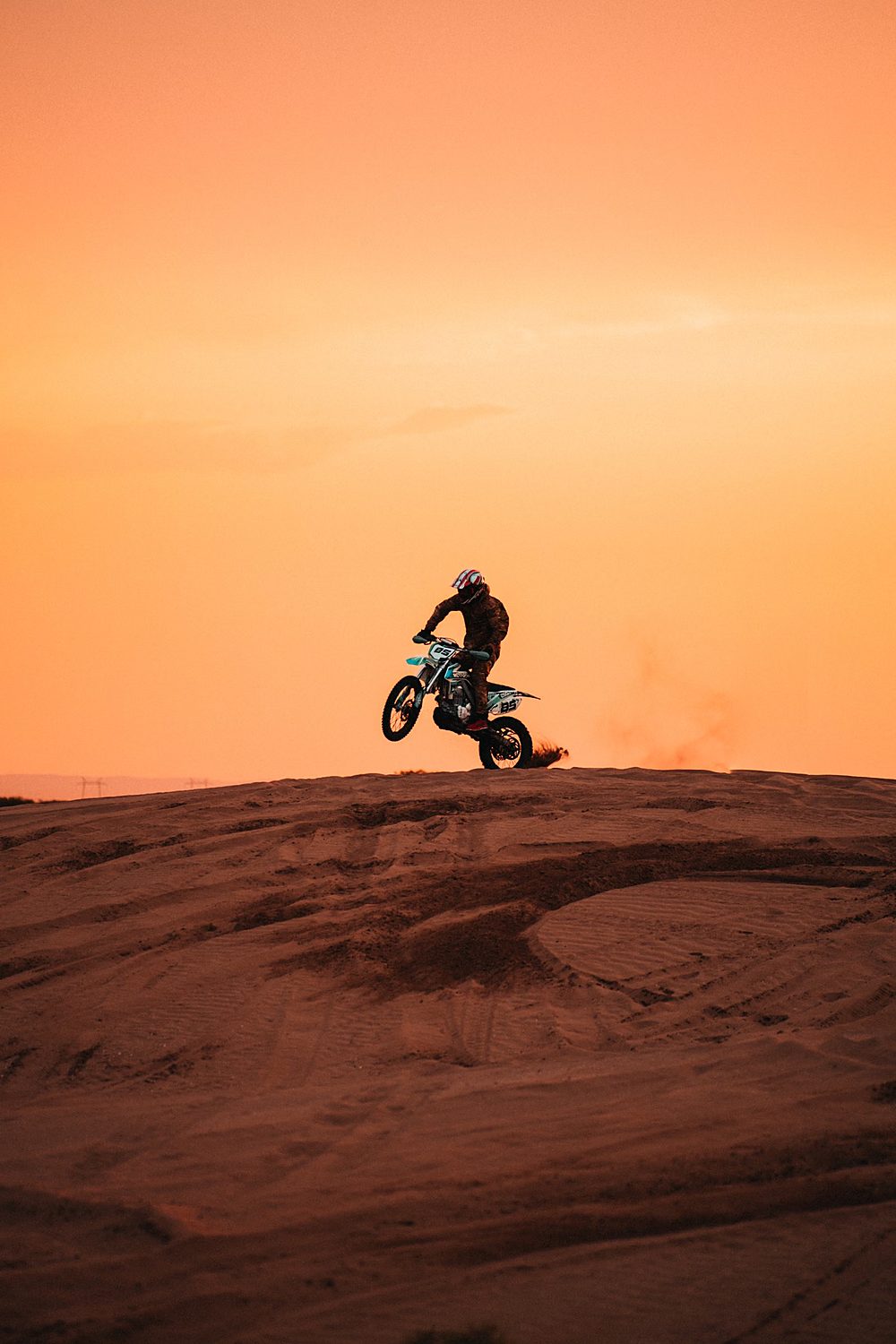 Motocross dans les dunes — Lac Rose, Sénégal Motocross dans les dunes — Lac Rose, Sénégal